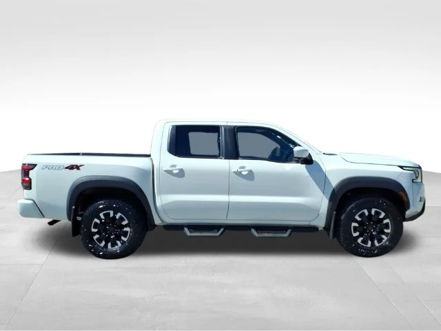 Used 2022 White Nissan PRO-4X image 12