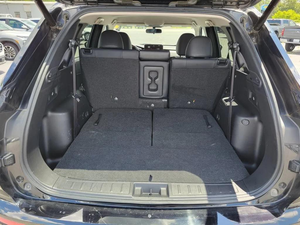 Used 2024 Black Mitsubishi SE image 12
