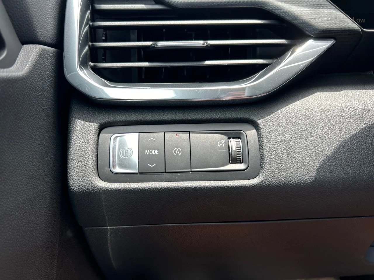 New 2026 Sterling Metallic GMC Elevation image 15