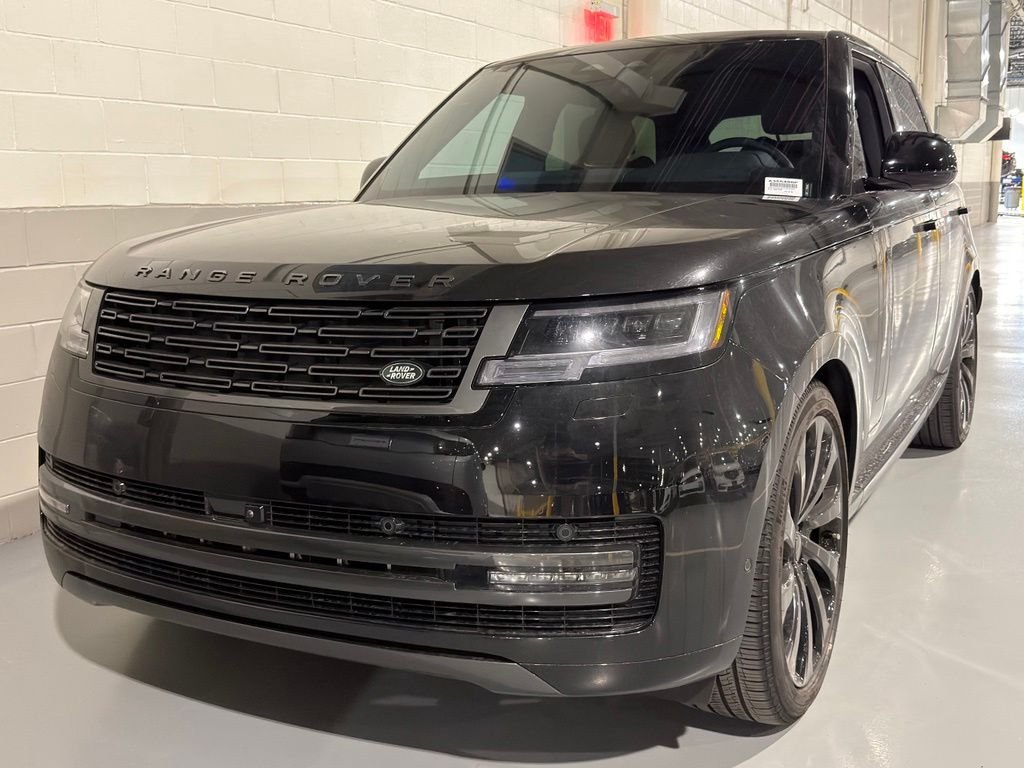 Used 2026 Santorini Black Metallic Land Rover SE image 1