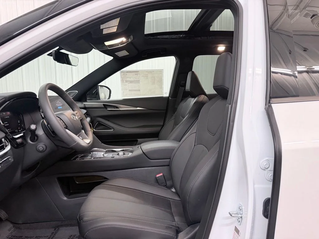 New 2027 2T RAD WHT INFINITI Sport AWD image 10