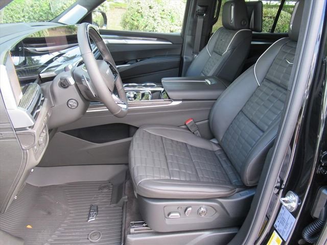 2026 Cadillac Escalade V-Series - Photo 17