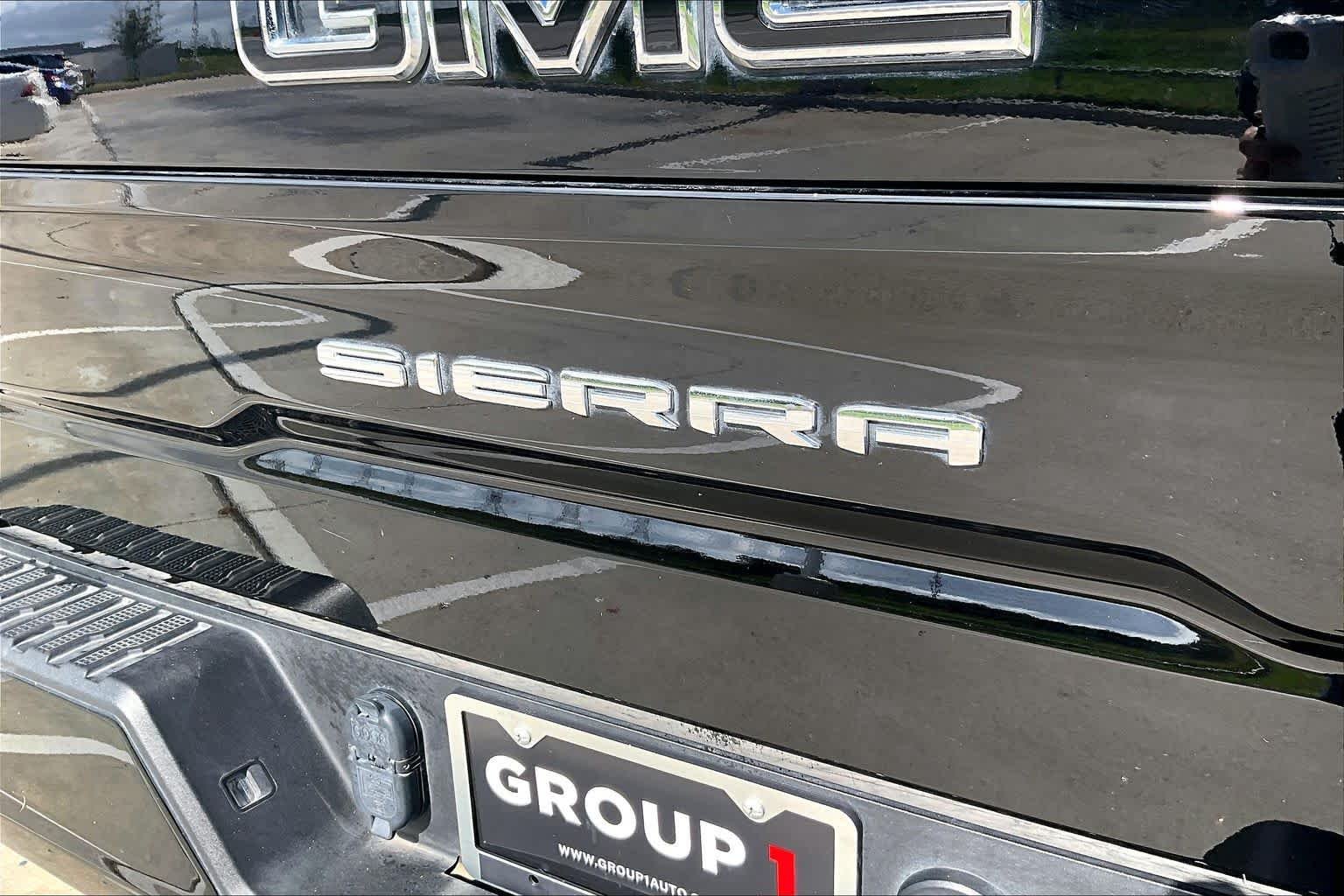 Used 2022 Onyx Black GMC Elevation image 9