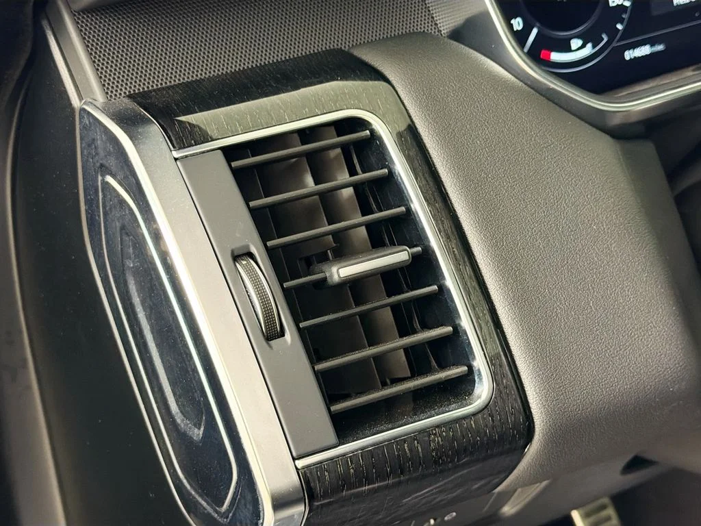 Used 2022 Gray Land Rover HSE Silver Edition image 10