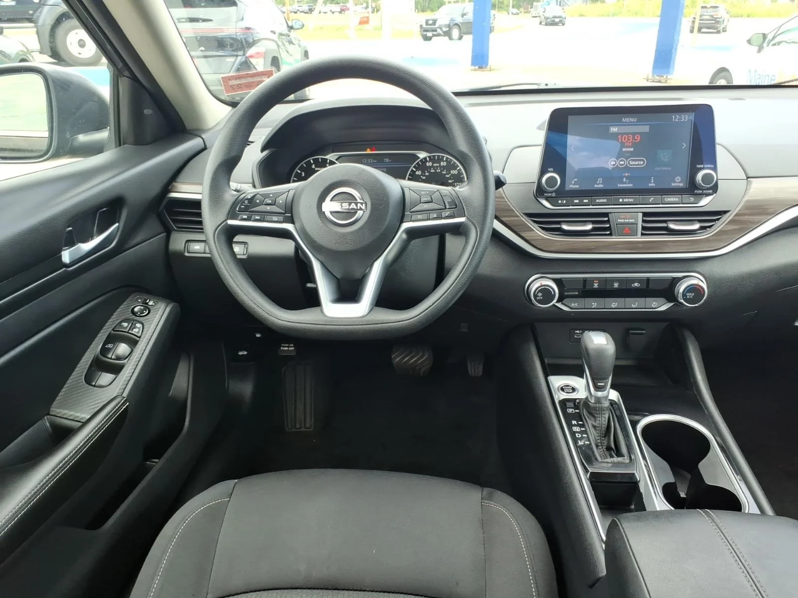 Used 2024 Super Black Nissan 2.5 SV image 17