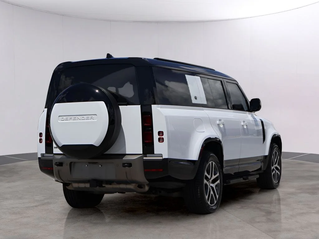 Used 2024 Fuji White Land Rover X-Dynamic SE image 7