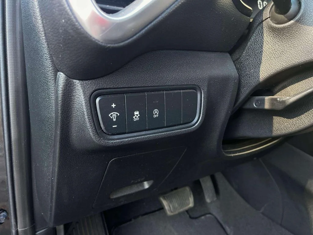 Used 2023 Fusion Black Kia LX image 15