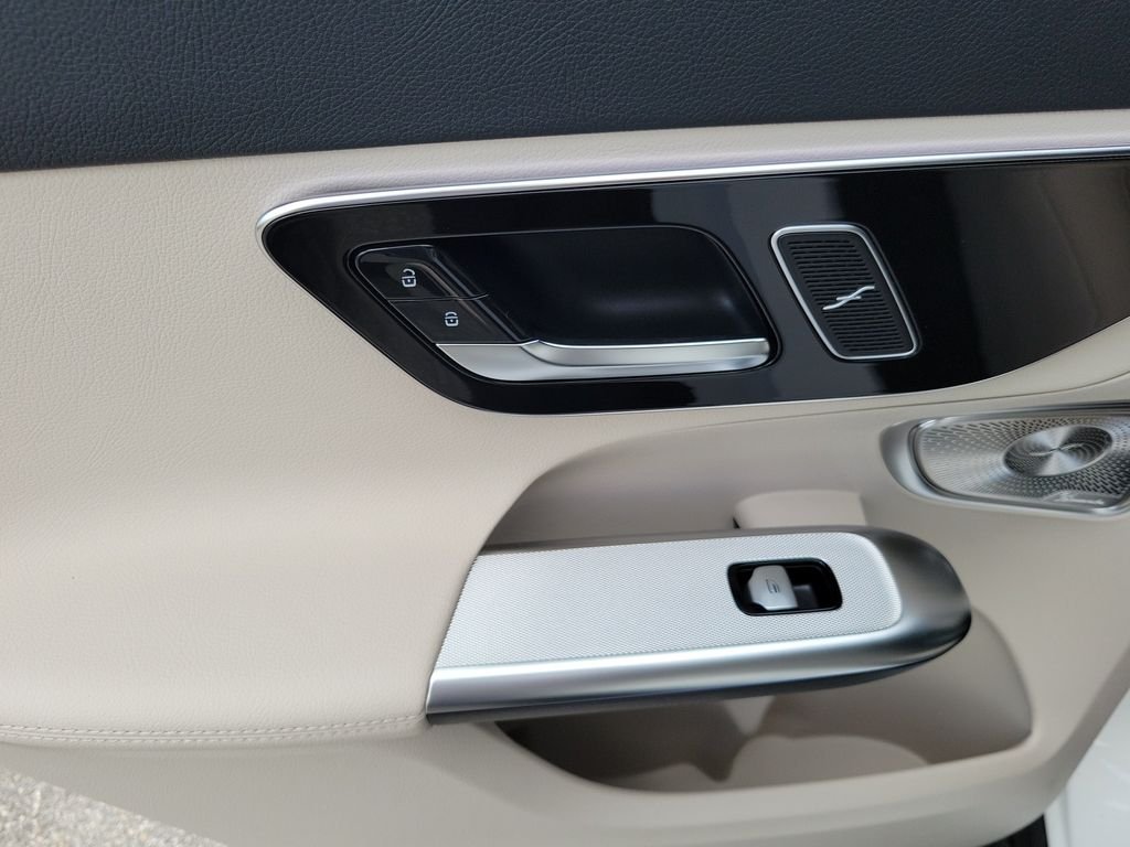 New 2027 Polar White Mercedes-Benz GLC 300 image 15