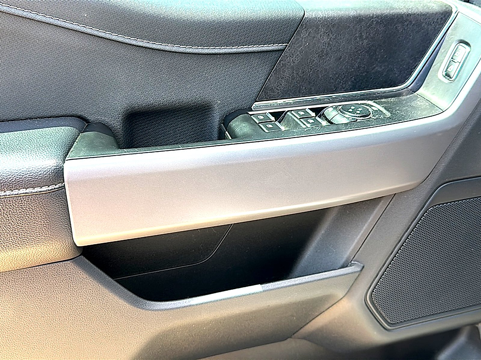 Used 2025 Space White Metallic Ford XLT image 9