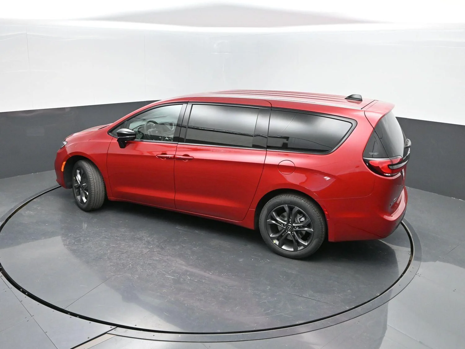 New 2026 Red Hot Pearl-Coat Exterior Paint Chrysler Select image 36