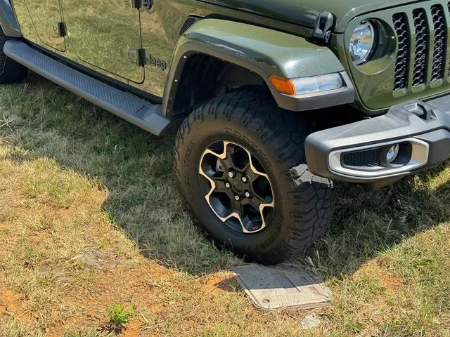 Used 2022 Green Jeep Sport image 8