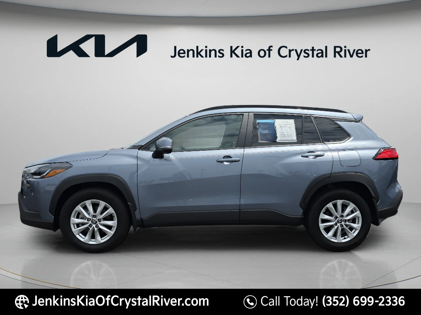 Used 2023 Celestite Toyota LE image 9