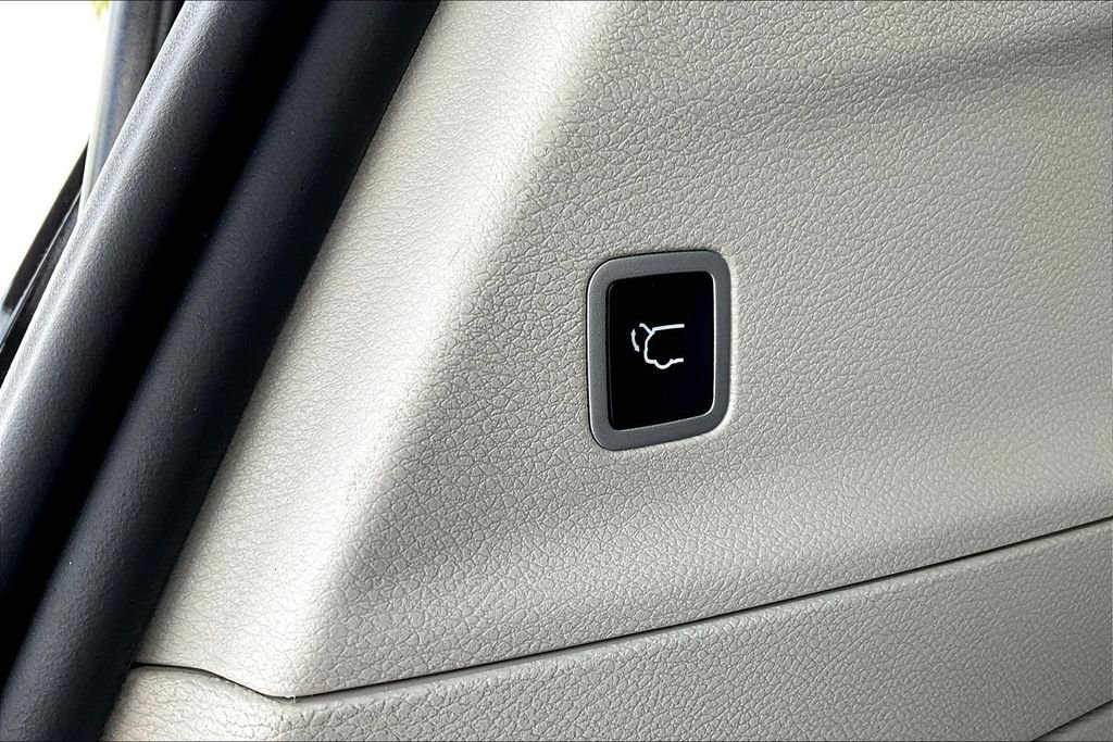 Used 2023 White Chrysler Touring L image 23