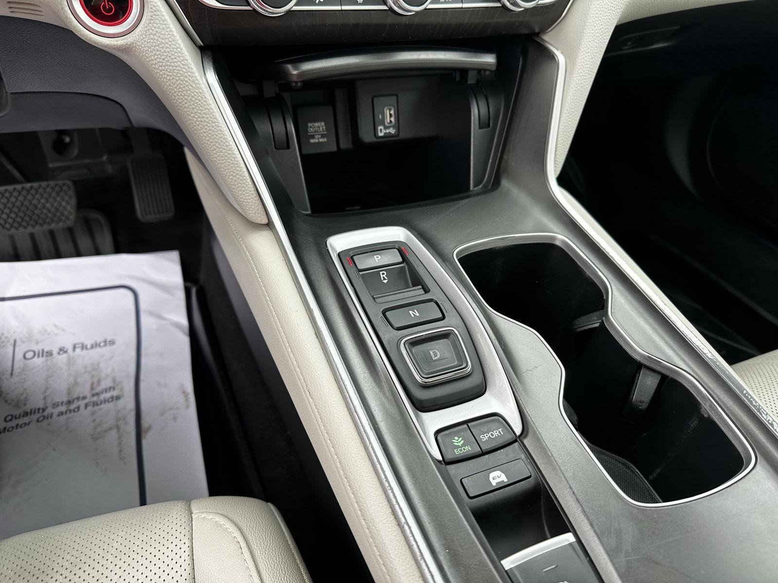 Used 2019 Platinum White Pearl Honda Touring image 18
