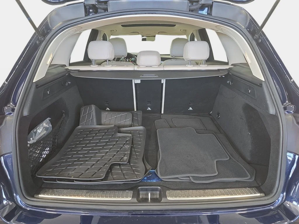 Used 2022 Lunar Blue Metallic Mercedes-Benz GLC 300 image 13