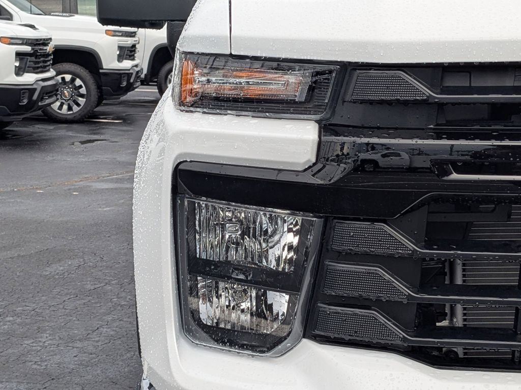 New 2026 Summit White Chevrolet WT image 12
