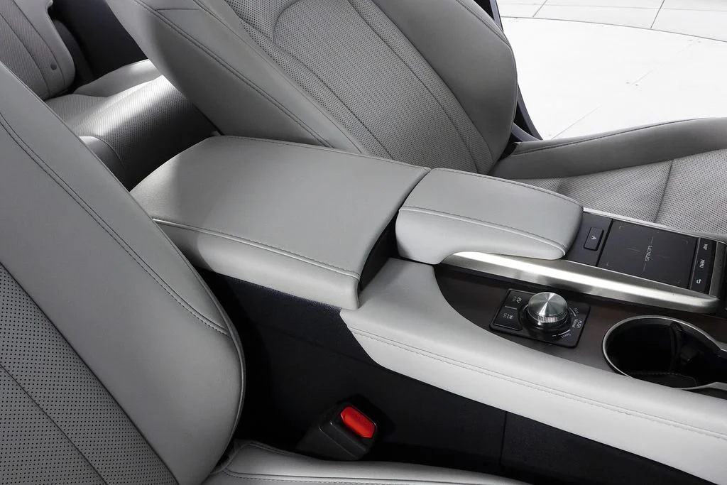 Used 2020 White Lexus 450h image 16