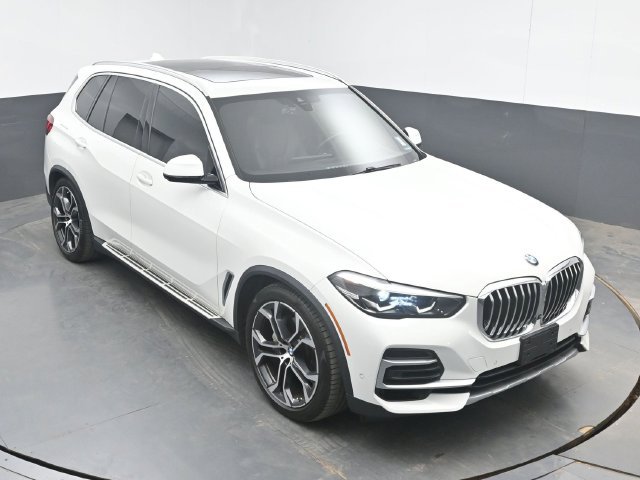 Used 2022 White BMW sDrive40i image 36