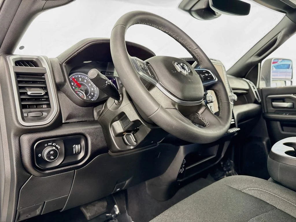 Used 2025 White Ram Big Horn image 9