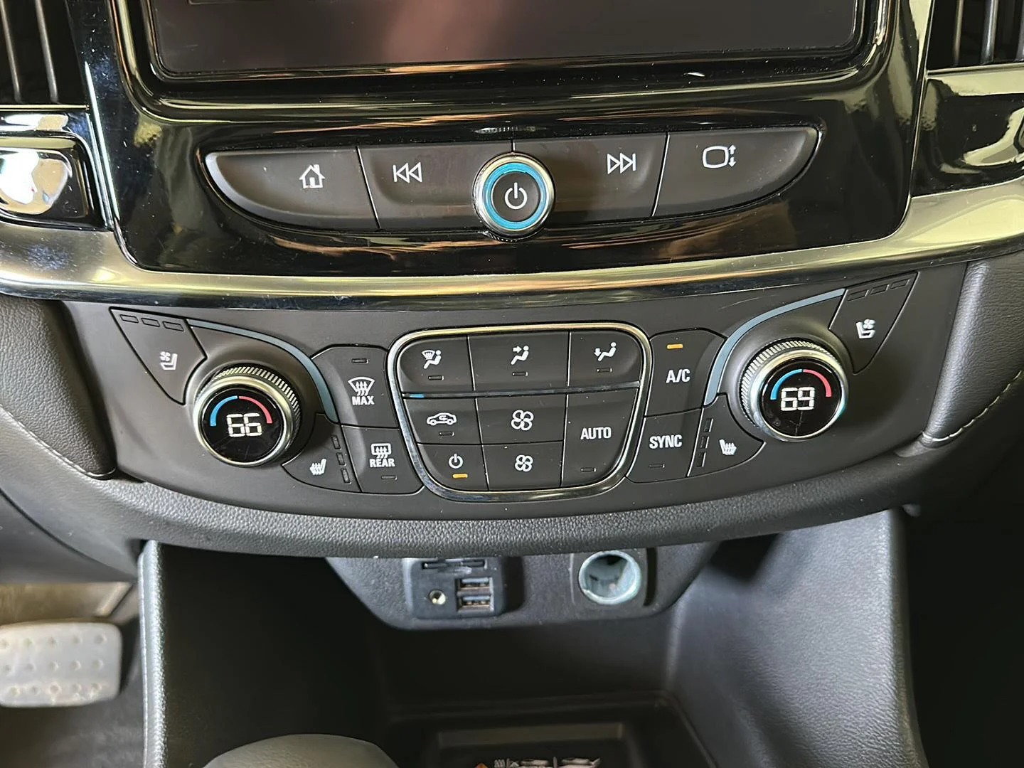Used 2021 Black Cherry Metallic Chevrolet High Country image 19