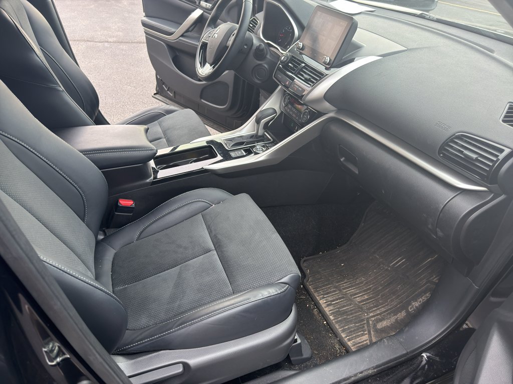 Used 2024 BLACK Mitsubishi SE image 13