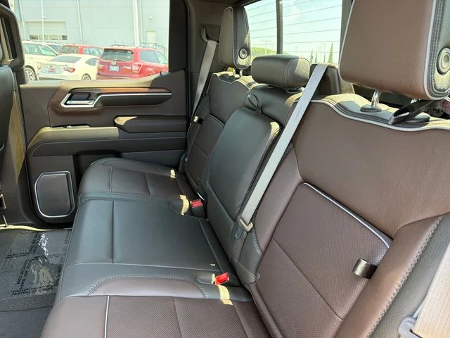 Used 2025 White GMC Denali image 23