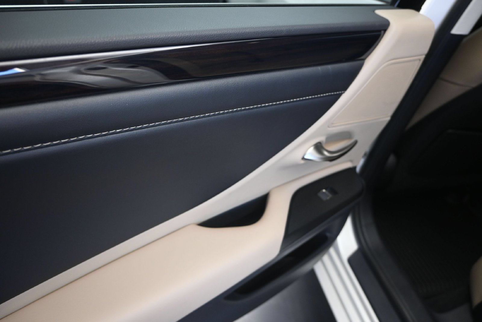 2021 Lexus ES 350 - Photo 15
