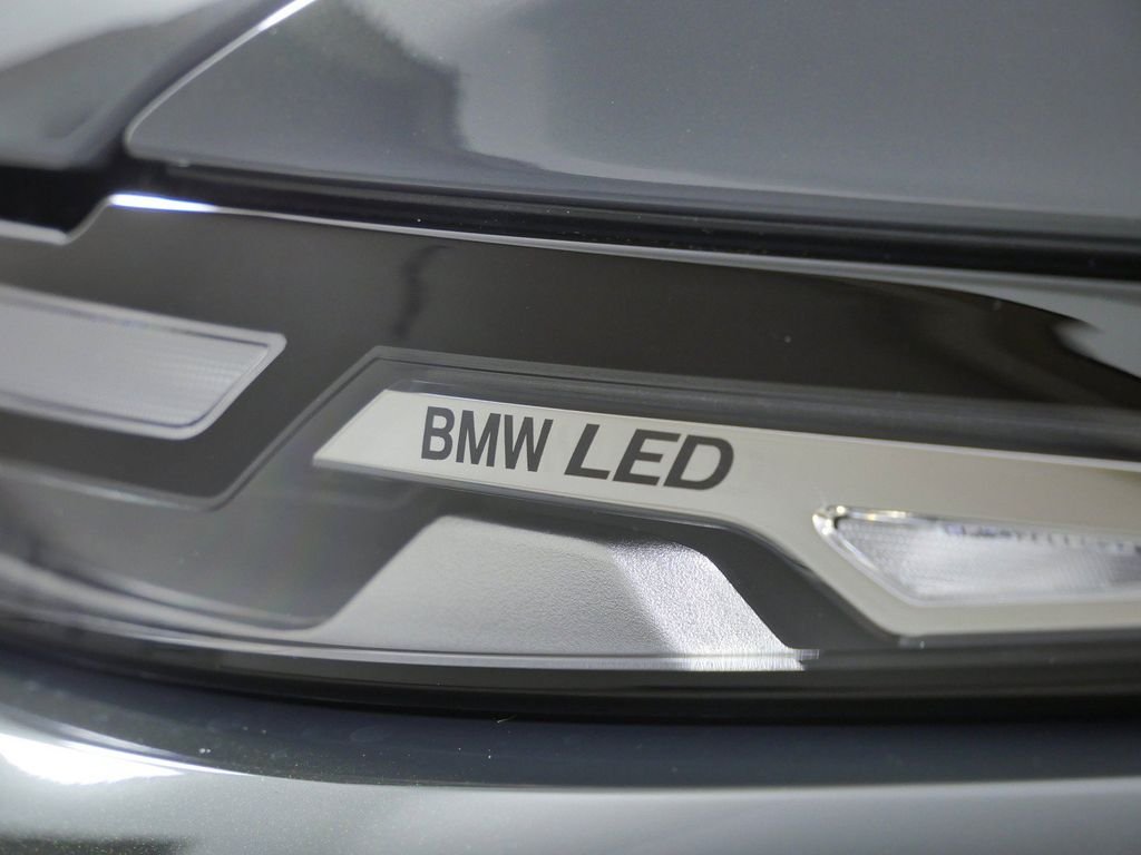 New 2027 Dravit Grey Metallic BMW xDrive40i image 4