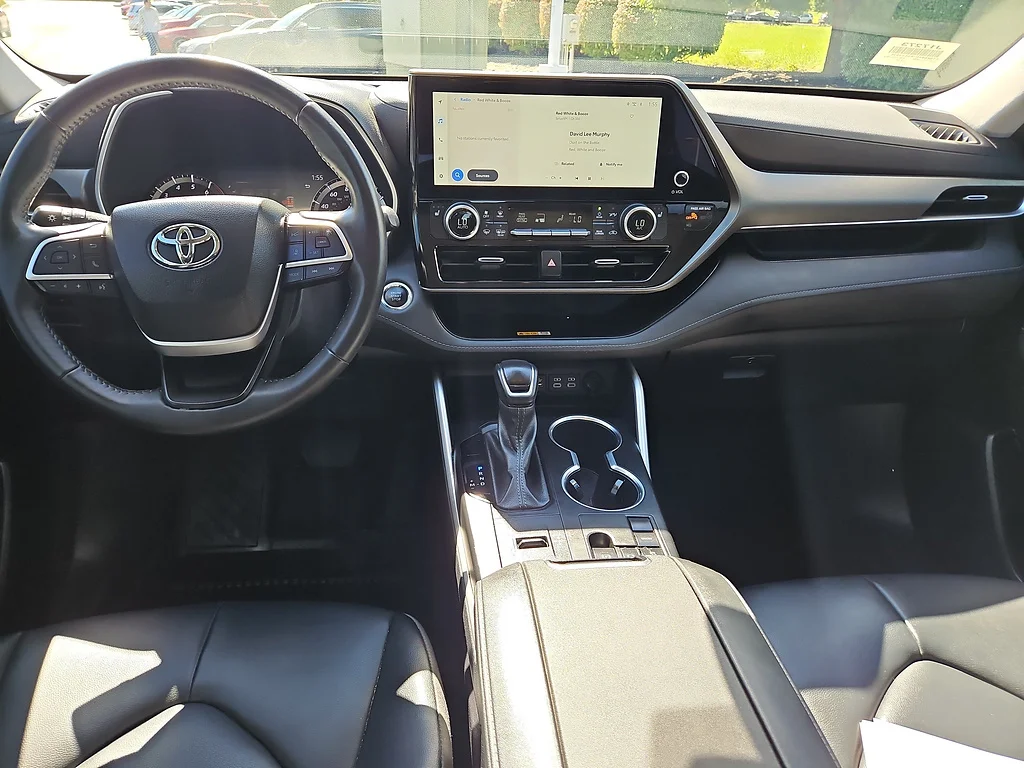2023 Toyota Highlander XLE, photo 9 of 12