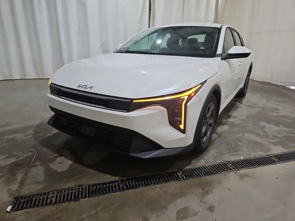 2025 Kia K4 LXS AT's photo