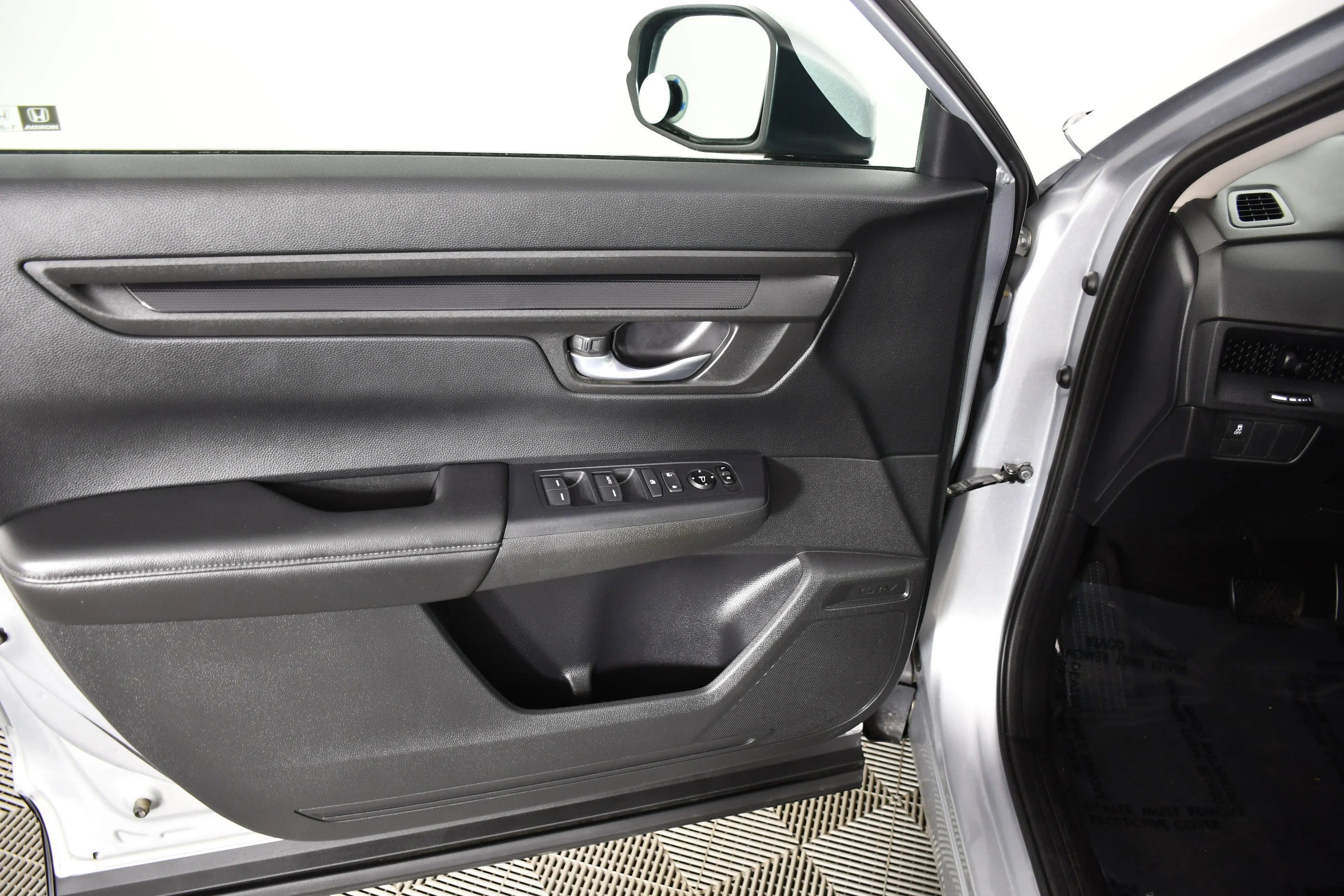 Used 2025 Solar Silver Metallic Honda LX image 34