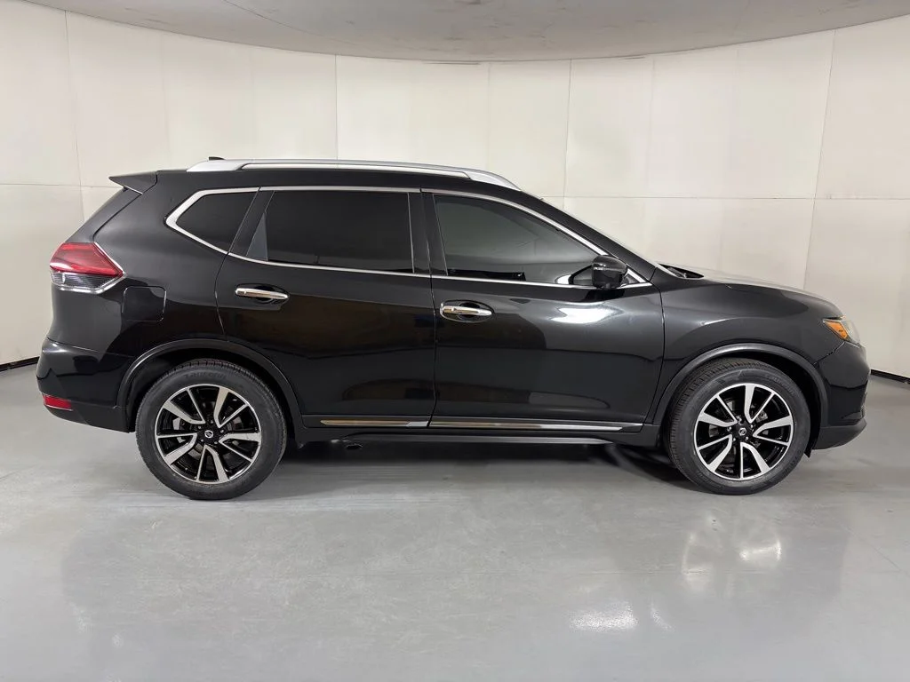Used 2019 Magnetic Black Pearl Nissan SL image 9