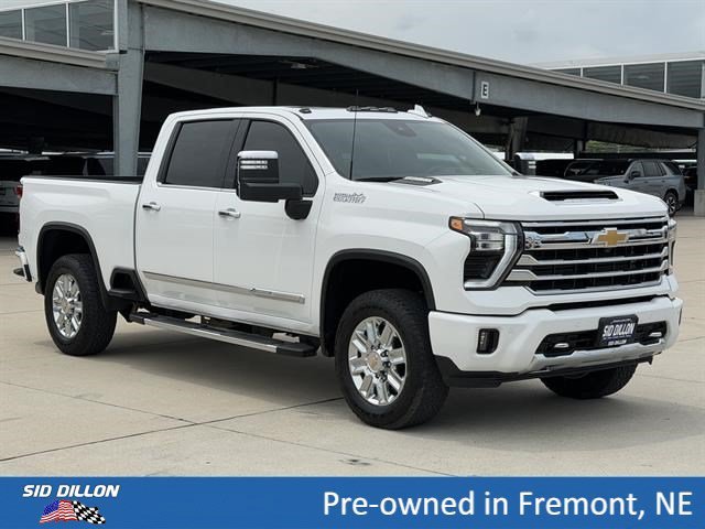 Used 2024 Summit White Chevrolet High Country image 2