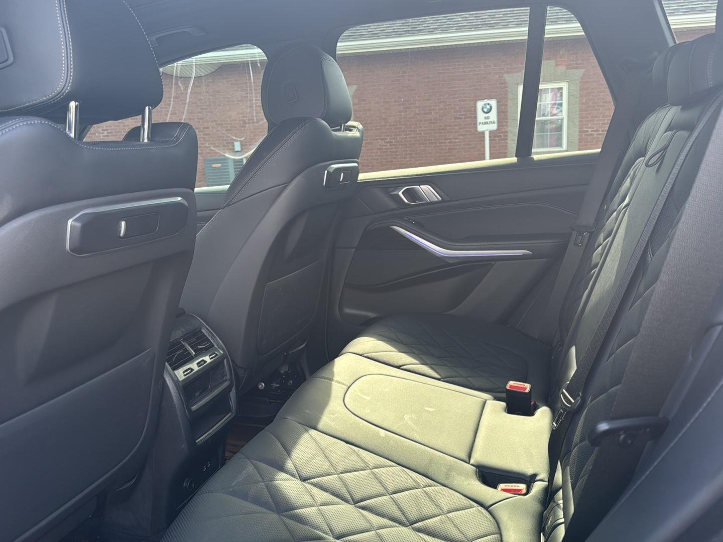 Used 2024  BMW xDrive40i image 10