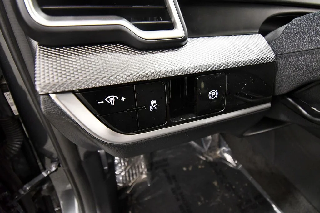 Certified Used 2025 Gray Kia LX image 19