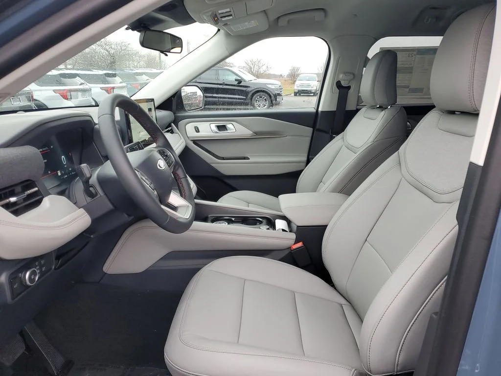 New 2026 Vapor Blue Metallic Ford Active image 5