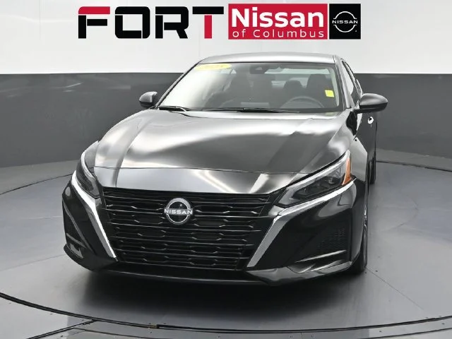 Used 2025 Black Nissan 2.5 SV image 2