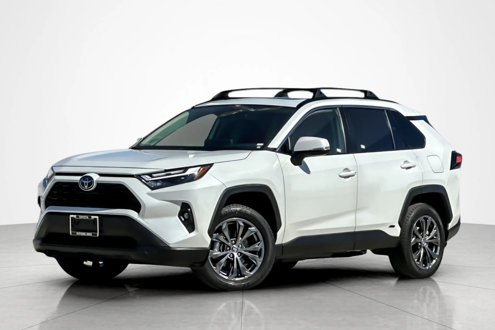 Used 2024 Wind Chill Pearl Toyota Hybrid XLE Premium image 1