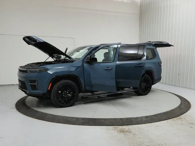 New 2026 Steel Blue Exterior Paint Jeep Limited Reserve image 12