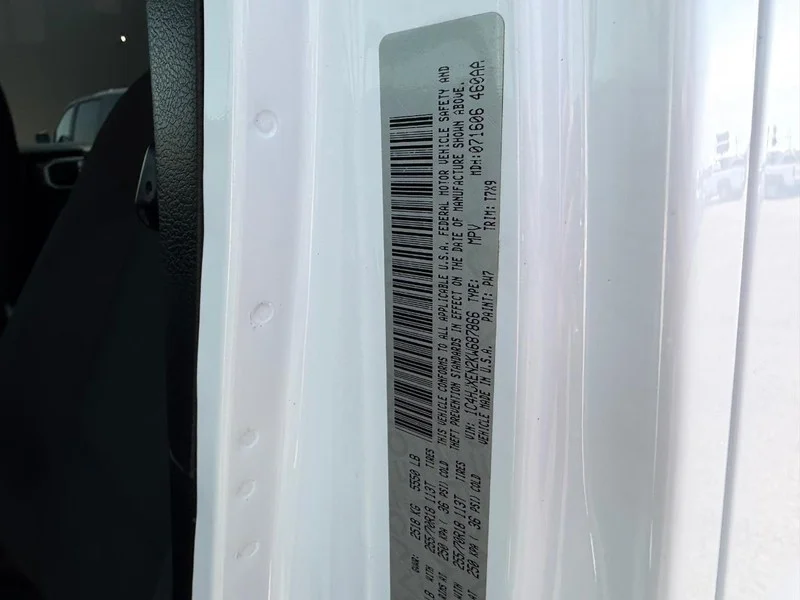Certified Used 2019 Bright White Clearcoat Jeep Sahara image 22
