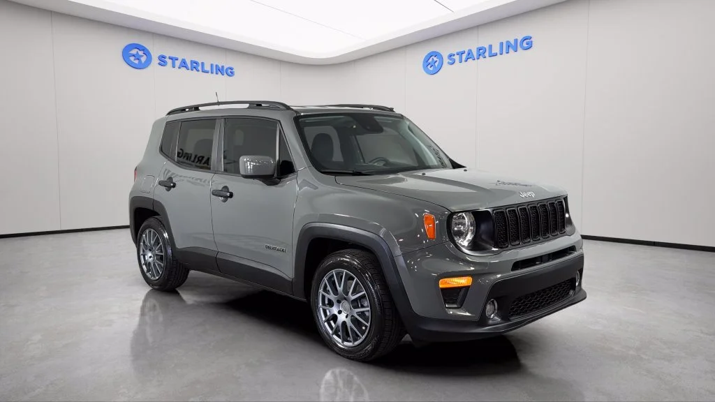 Used 2021  Jeep Latitude image 14