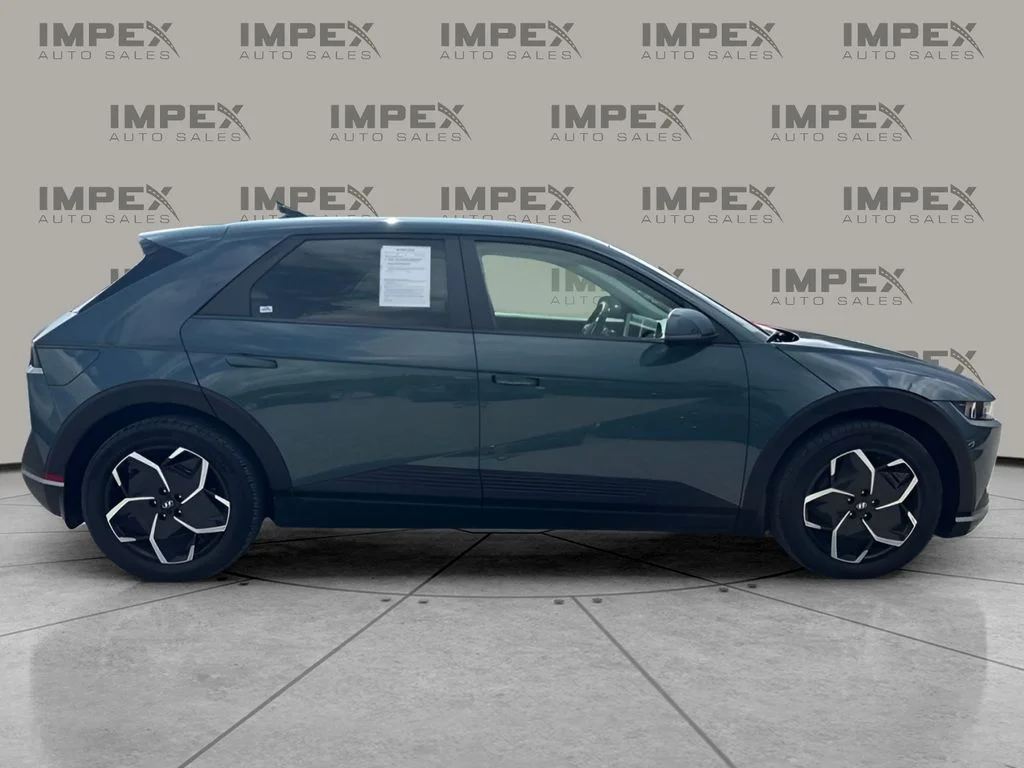 Used 2023 Green Hyundai SEL image 6