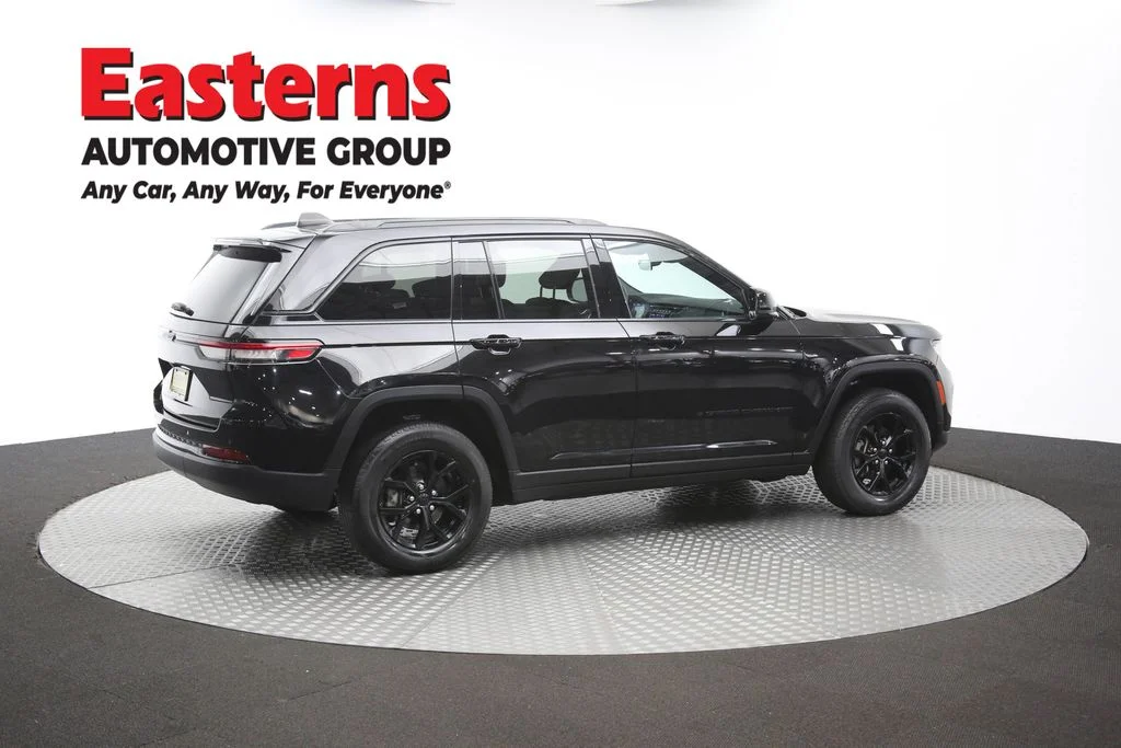 Used 2025 Black Jeep Altitude image 43