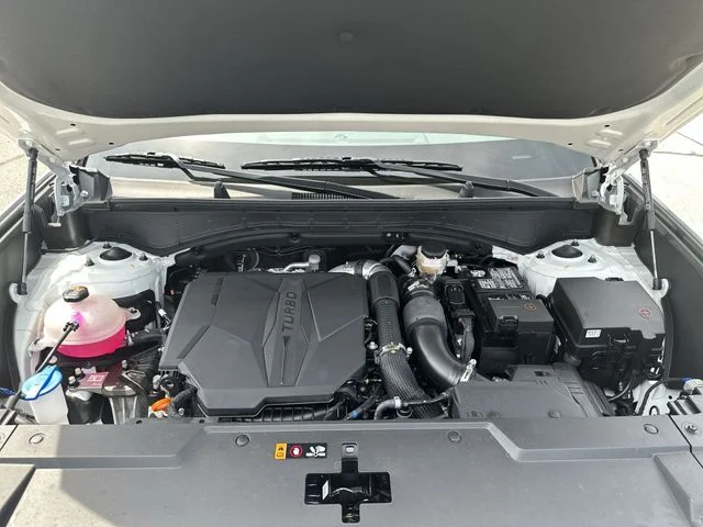 Used 2025 White Hyundai SE image 19