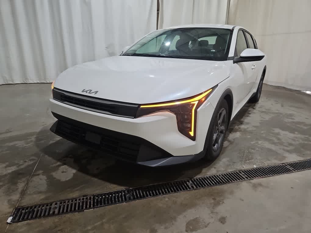 2025 Kia K4 LXS AT's photo