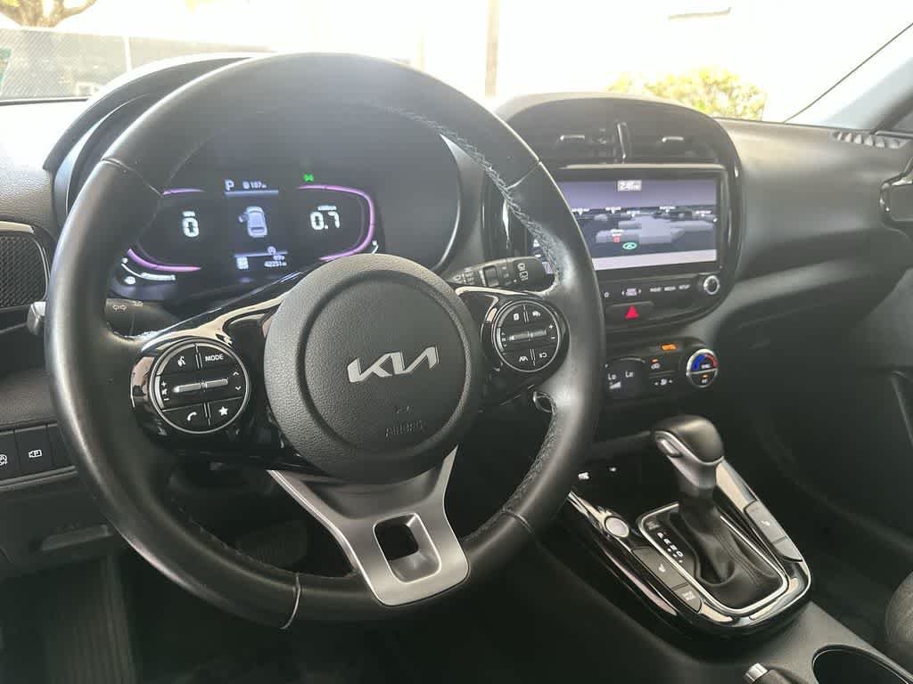 Used 2023 Snow White Pearl Kia EX image 13