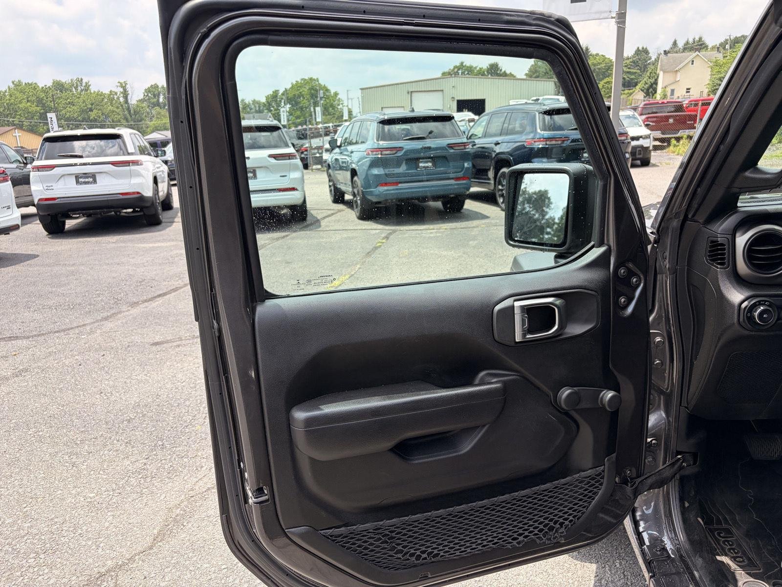 Used 2022 Granite Crystal Metallic Clearcoat Jeep Unlimited Sport image 9