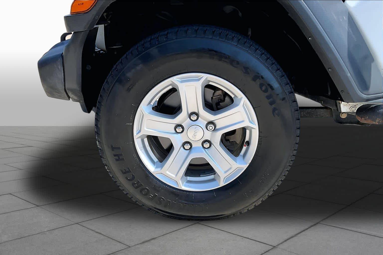 Used 2018 Bright White Clearcoat Jeep Sport S image 10