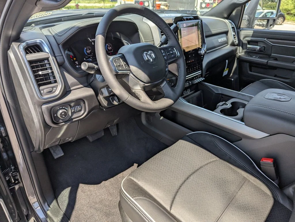 2025 RAM 3500 Laramie - Photo 11