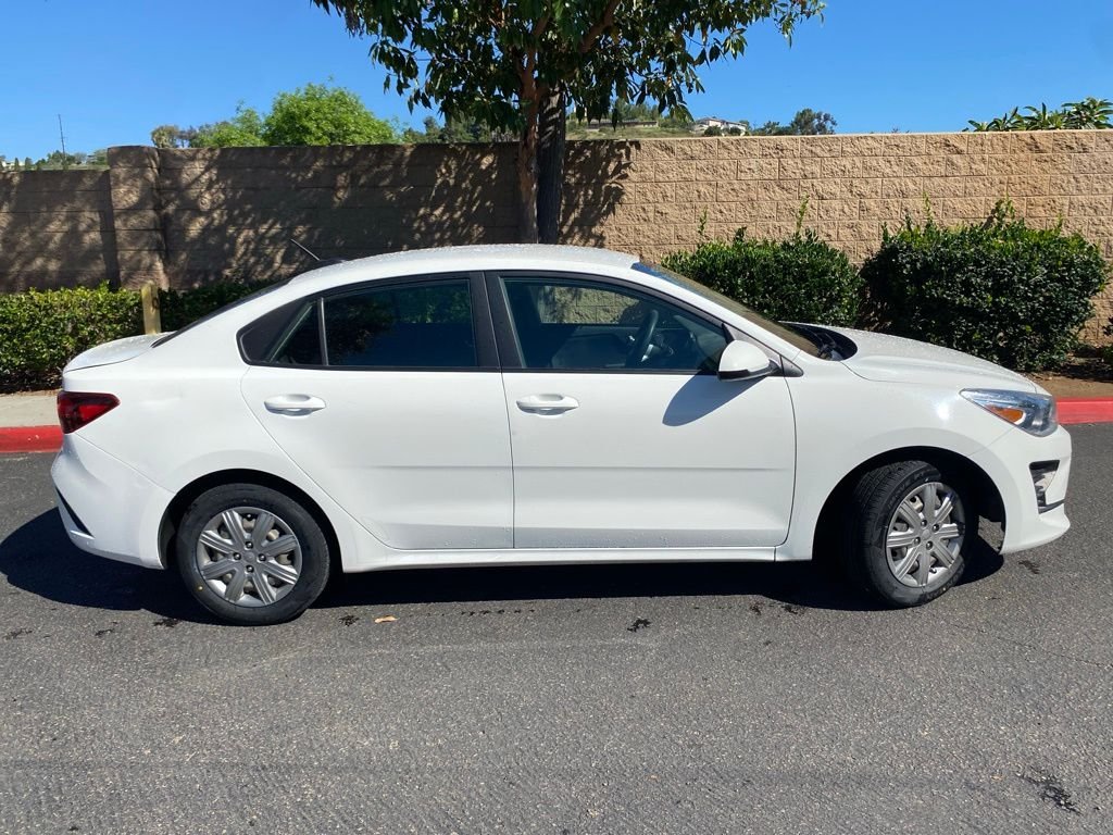 Used 2022 White Kia S image 6